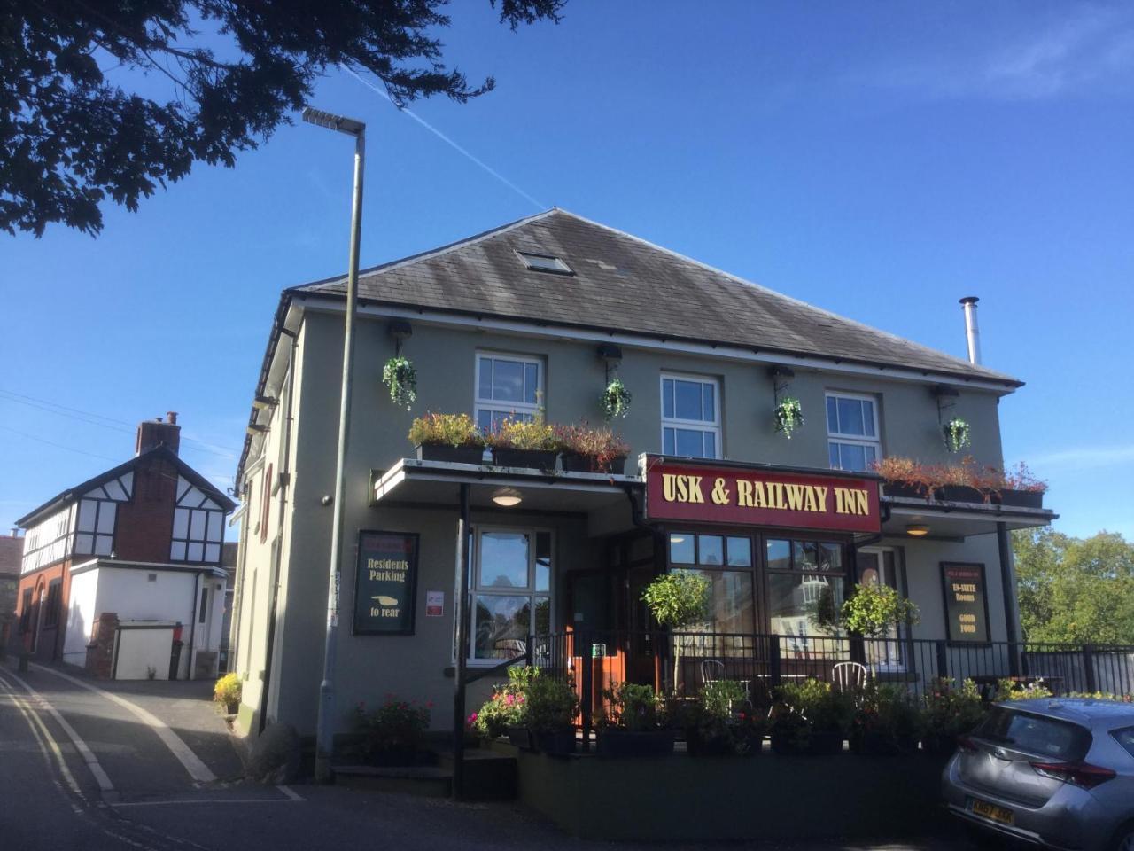 Usk And Railway Inn Sennybridge Exterior photo