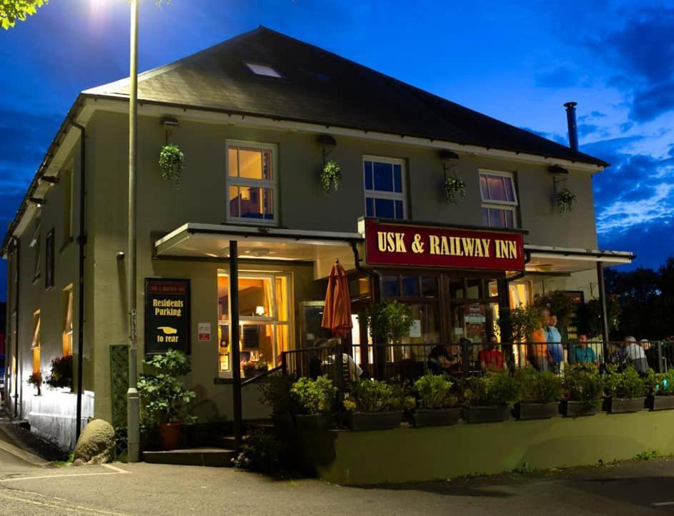 Usk And Railway Inn Sennybridge Exterior photo